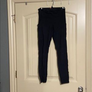 black lulu lemon leggings with pockets
